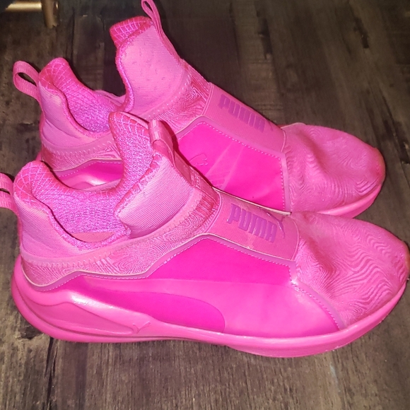 Beautiful Rare Puma Sneakers - Picture 3 of 7